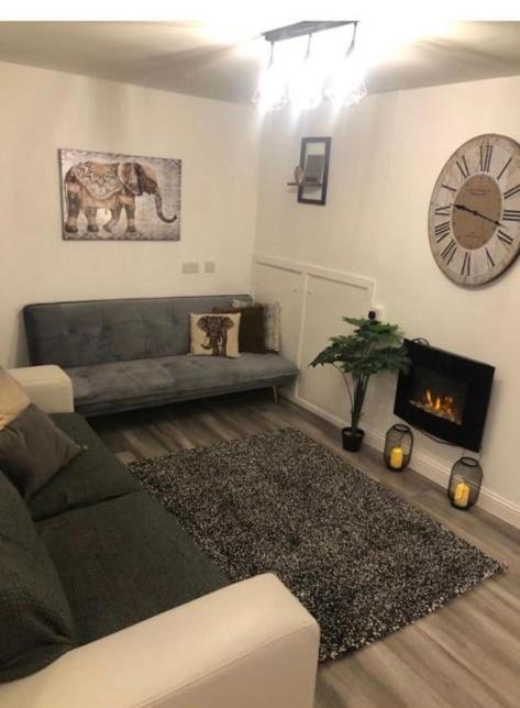 Lovely Ground Floor With Easy Parking. *