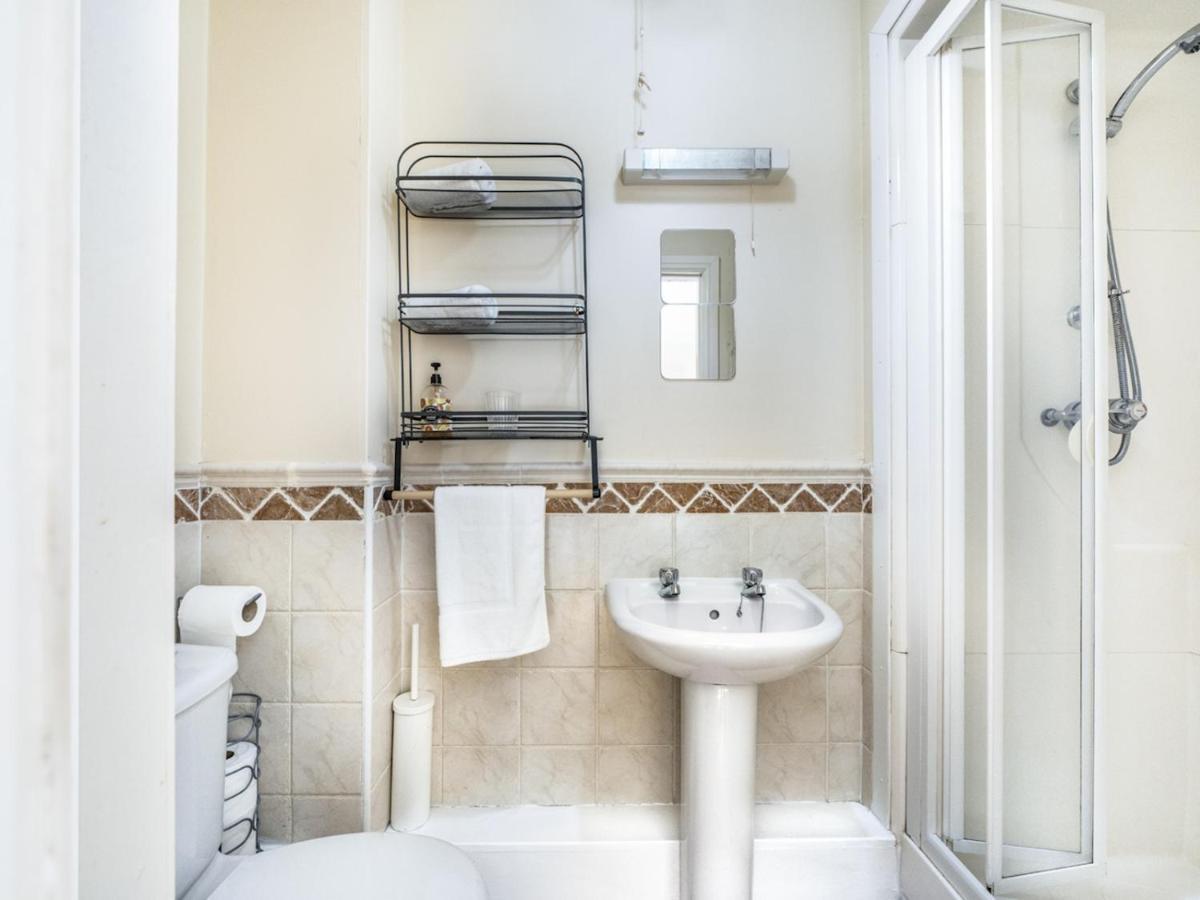 Pass The Keys Stunning 2br With Balcony Next To Queens Uni