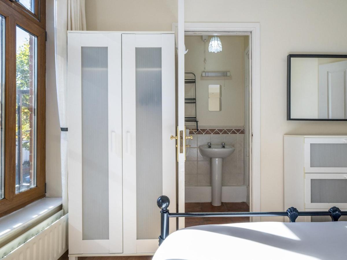 Apartment Pass The Keys Stunning 2br With Balcony Next To Queens Uni Belfast