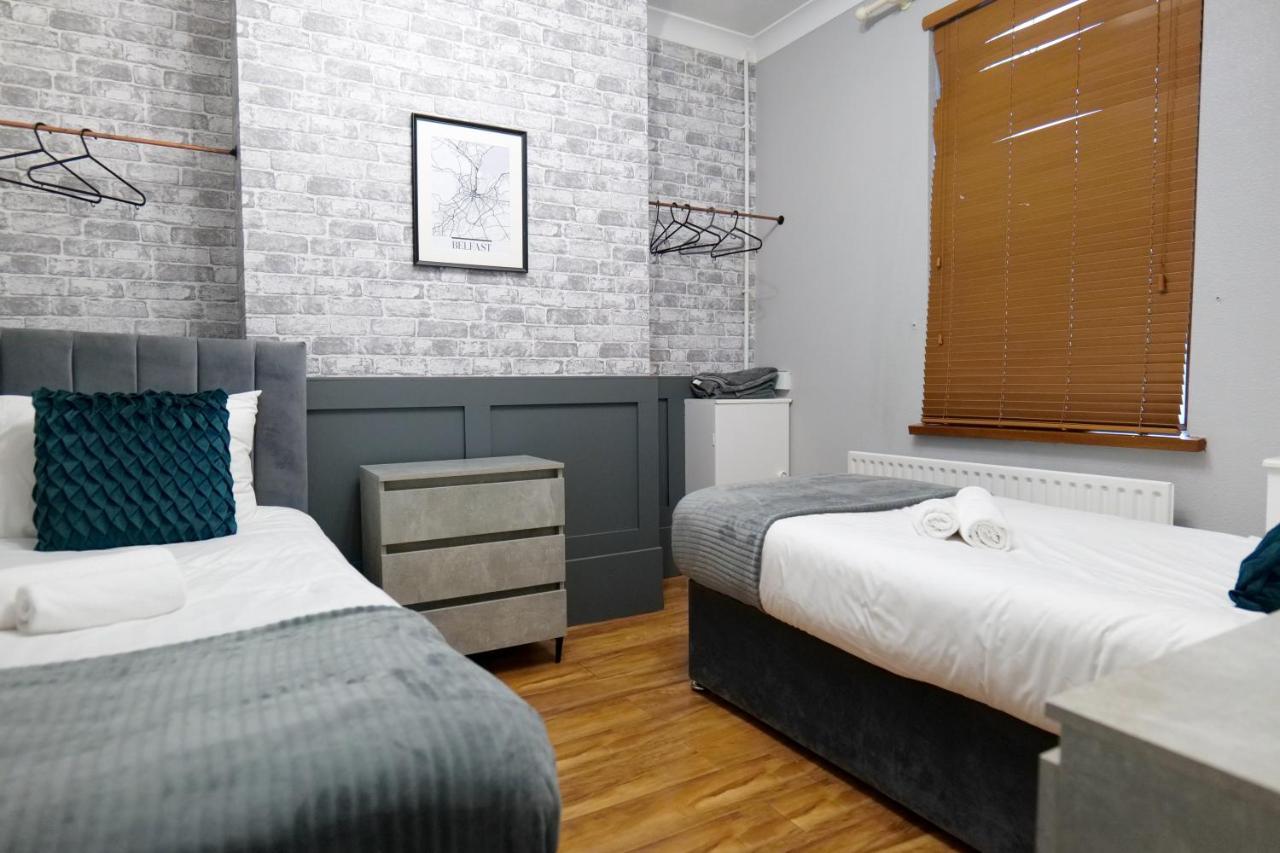 Broadway Belfast! Location! Sleeps 6! Apartment