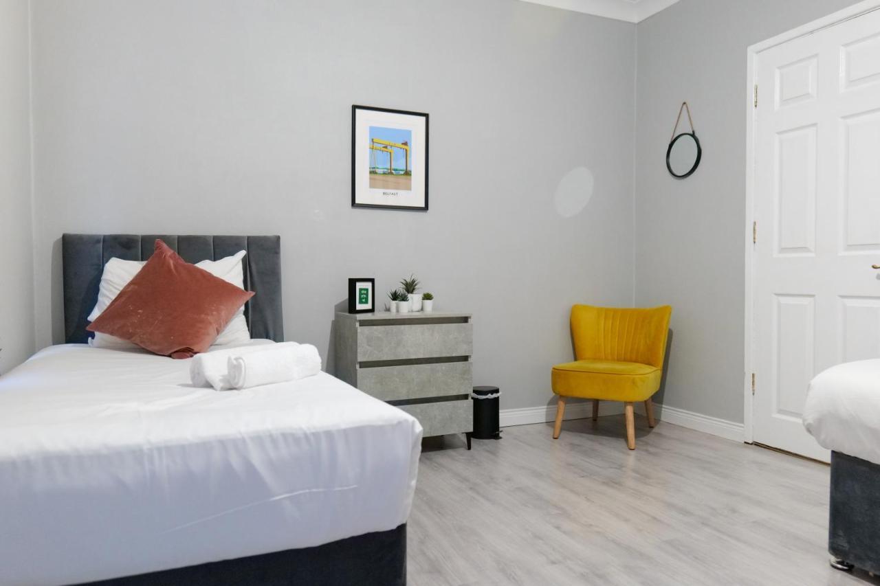 Broadway Belfast! Location! Sleeps 6! Apartment