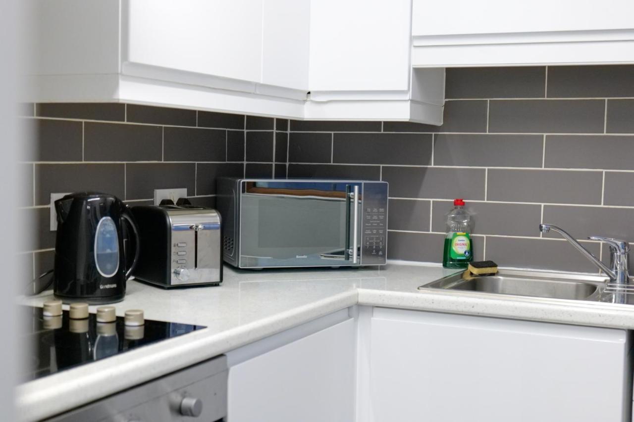 Broadway Belfast! Location! Sleeps 6! Apartment