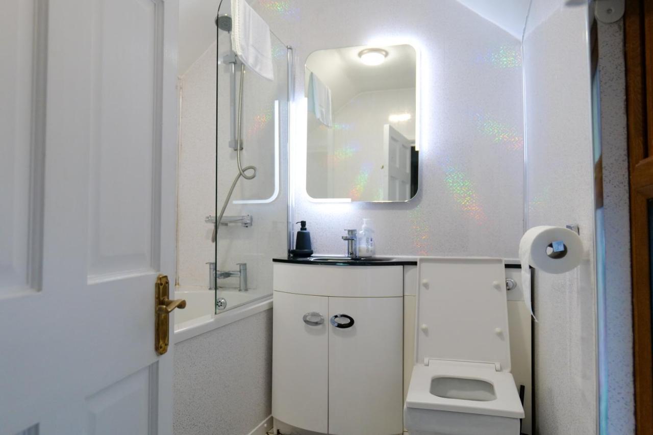 Broadway Belfast! Location! Sleeps 6! Apartment Belfast