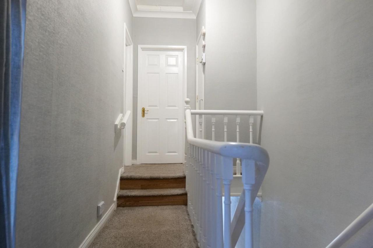 Broadway Belfast! Location! Sleeps 6! Apartment