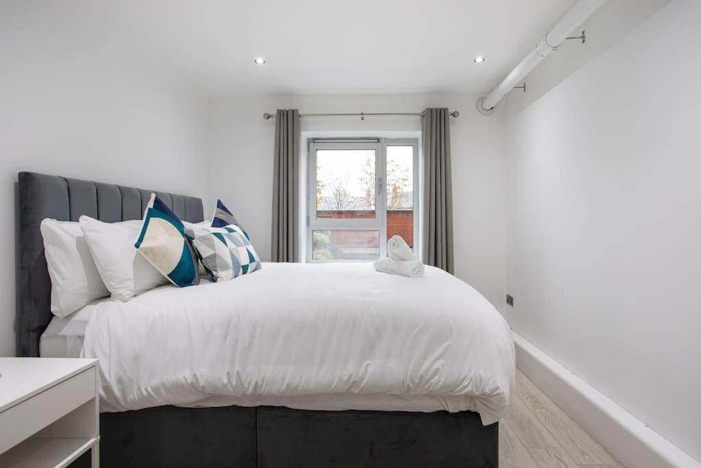 Fabulous Modern Luxury Sleeps 6- Parking Apartment *