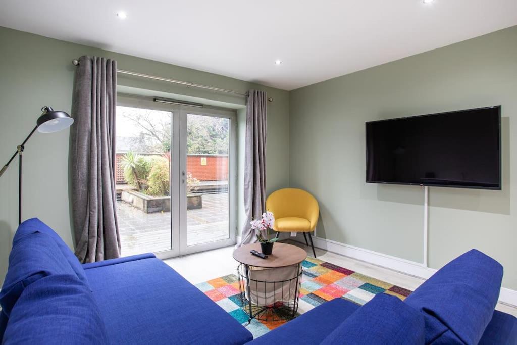 Fabulous Modern Luxury Sleeps 6- Parking