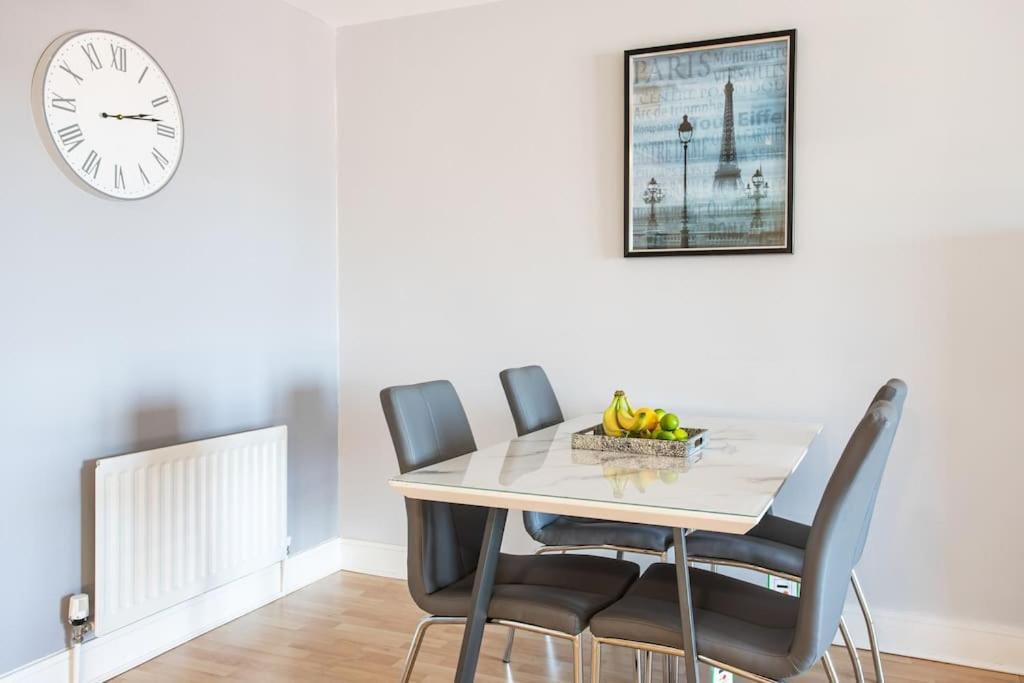 Apartment 5* Ultra Luxury, Great Views, Underground Parking Belfast