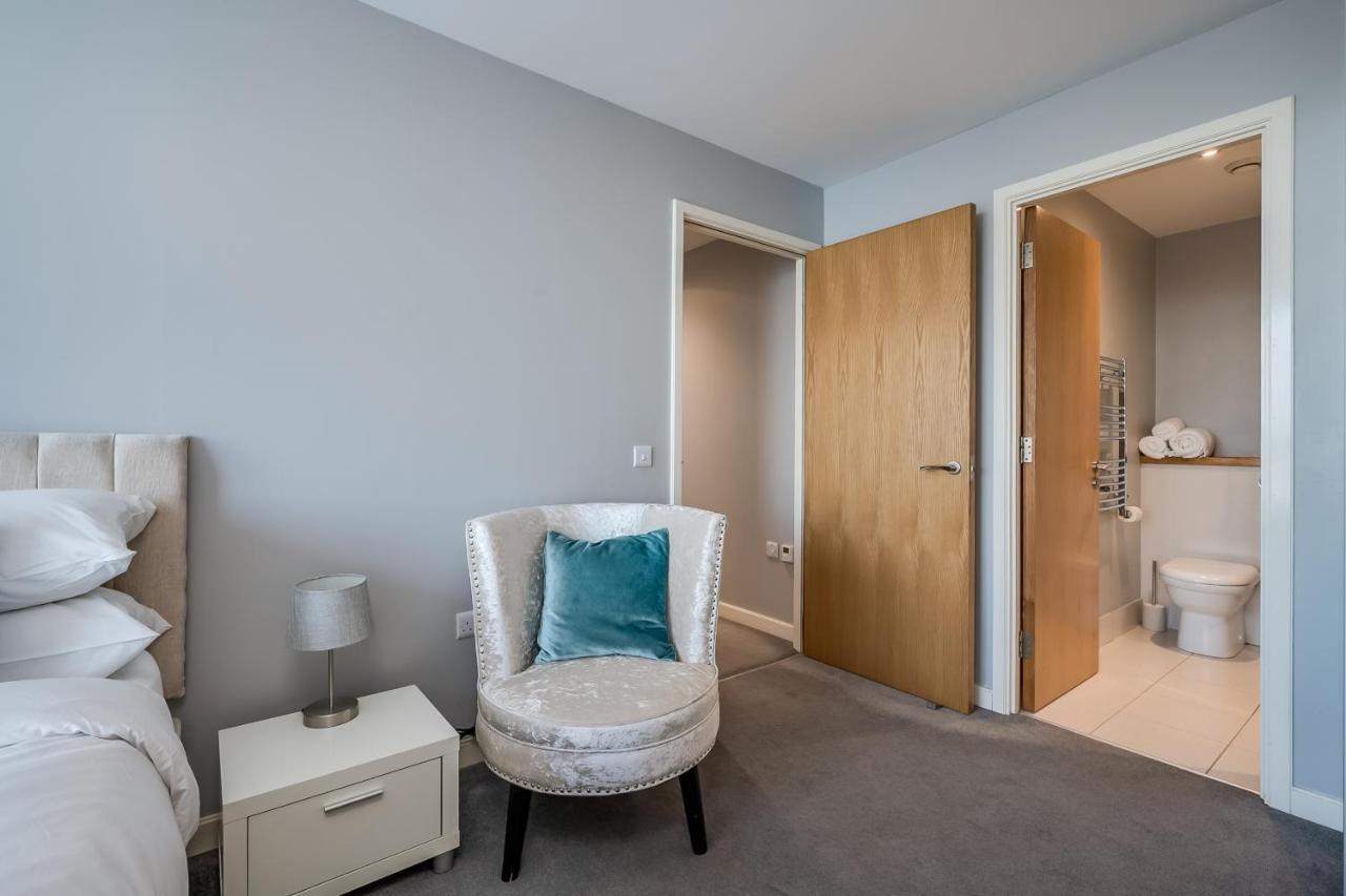 Entire With Sea View In Prime Location Apartment