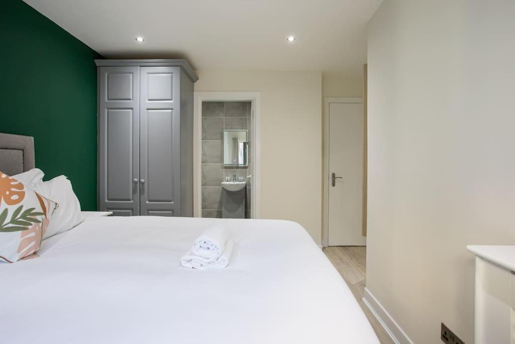 Luxury, Sleeps 6, Centre Apartment
