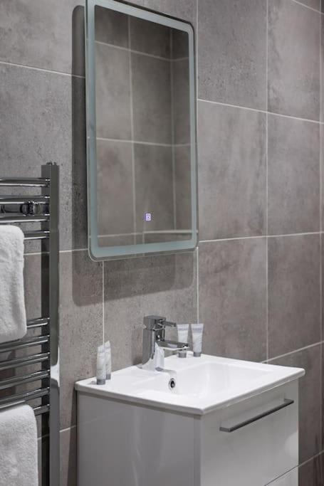 Apartment Luxury, Sleeps 6, Centre *
