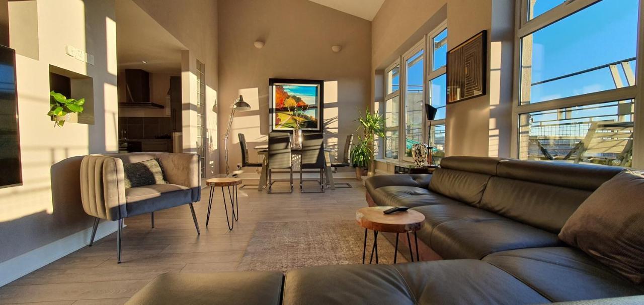 The Beautiful Bankmore Penthouse Apartment