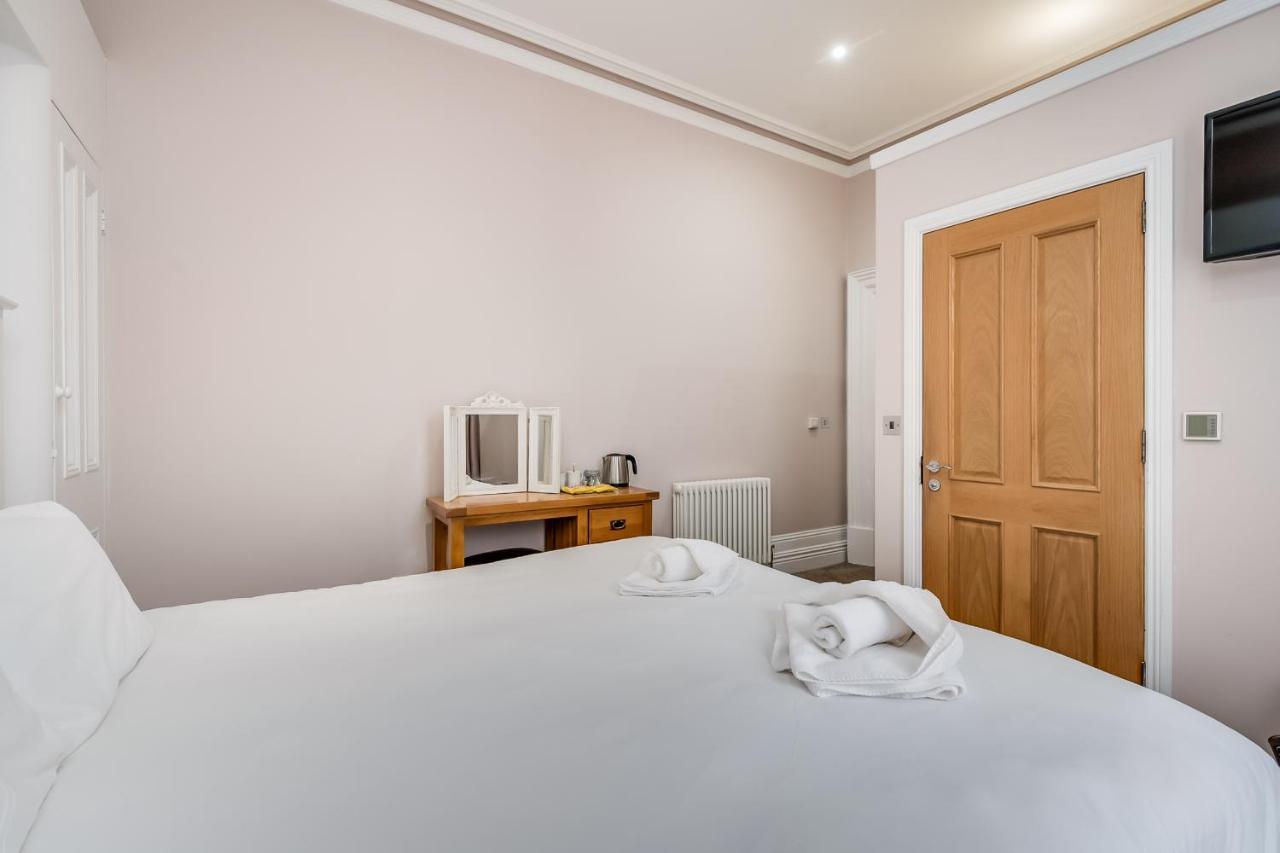 Harpers Guest house *