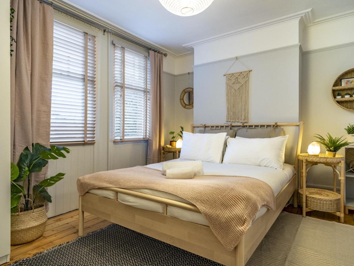 Pass The Keys Exquisite 3 Floor Townhouse Perfect Location Holiday home *