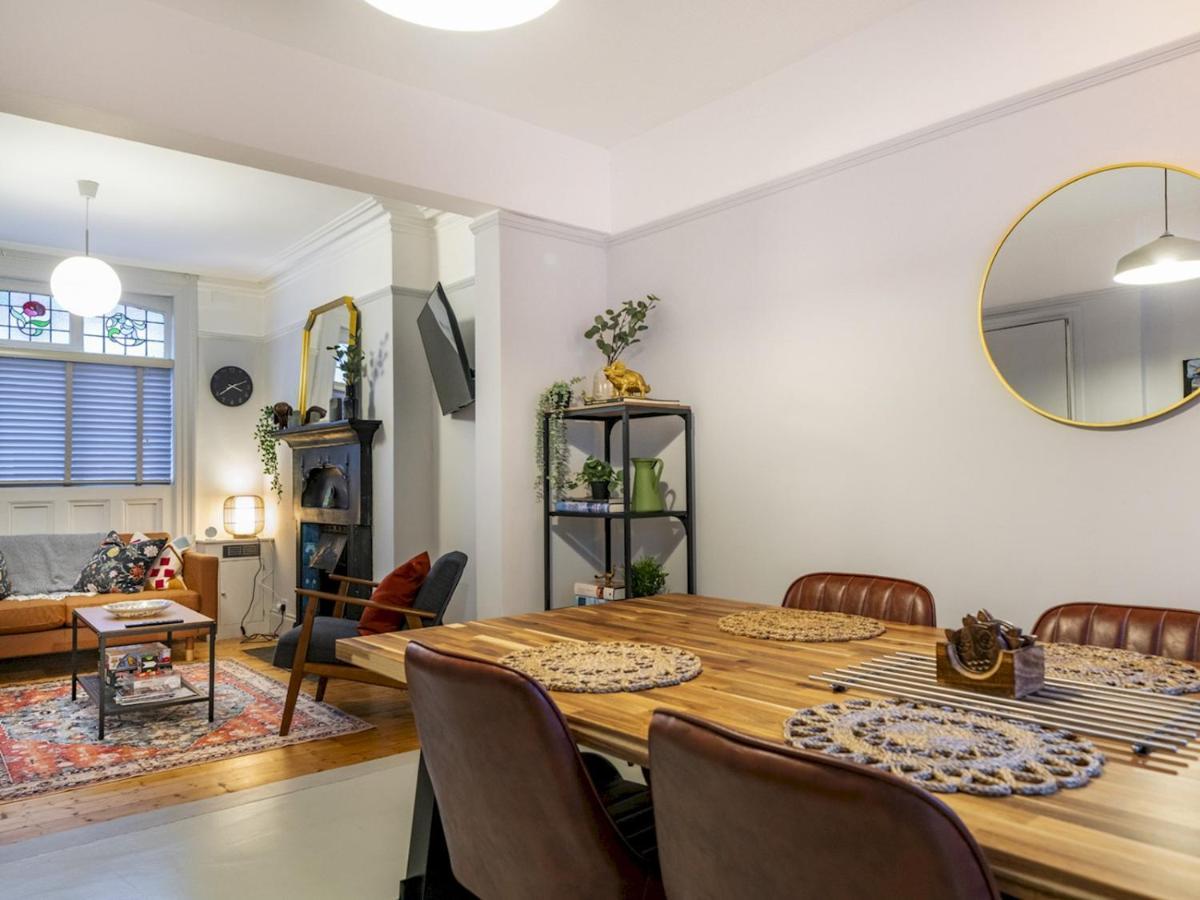 Pass The Keys Exquisite 3 Floor Townhouse Perfect Location Holiday home Belfast