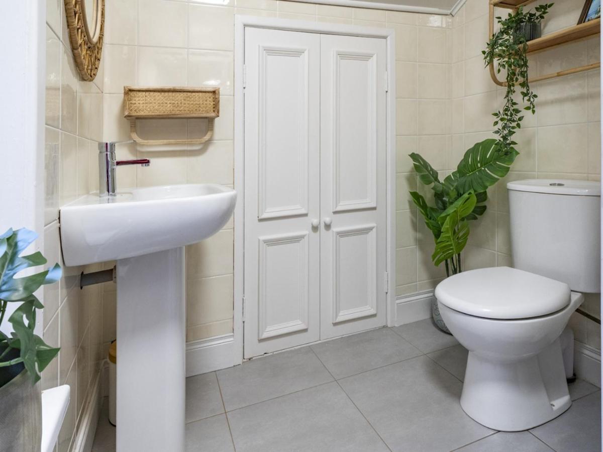 Pass The Keys Exquisite 3 Floor Townhouse Perfect Location Holiday home Belfast