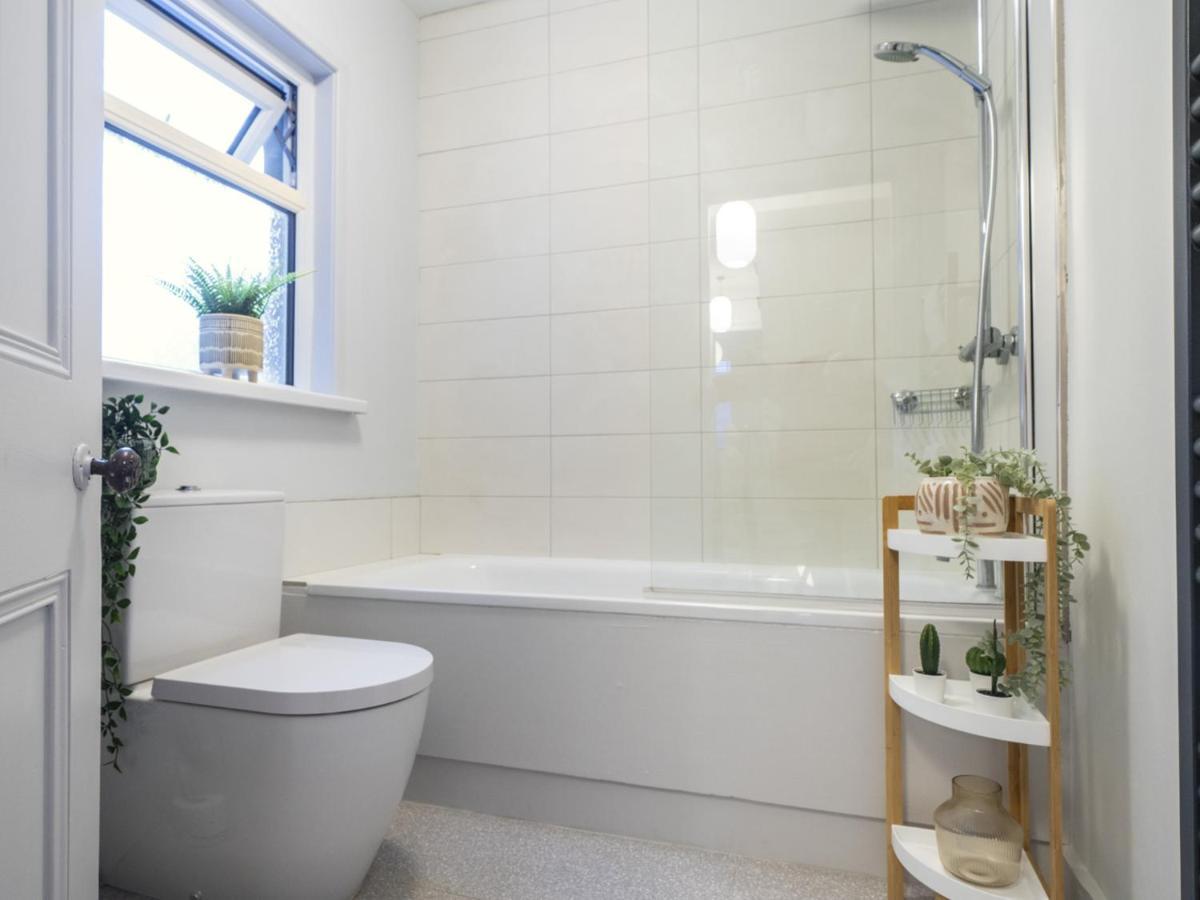 Pass The Keys Exquisite 3 Floor Townhouse Perfect Location Holiday home *