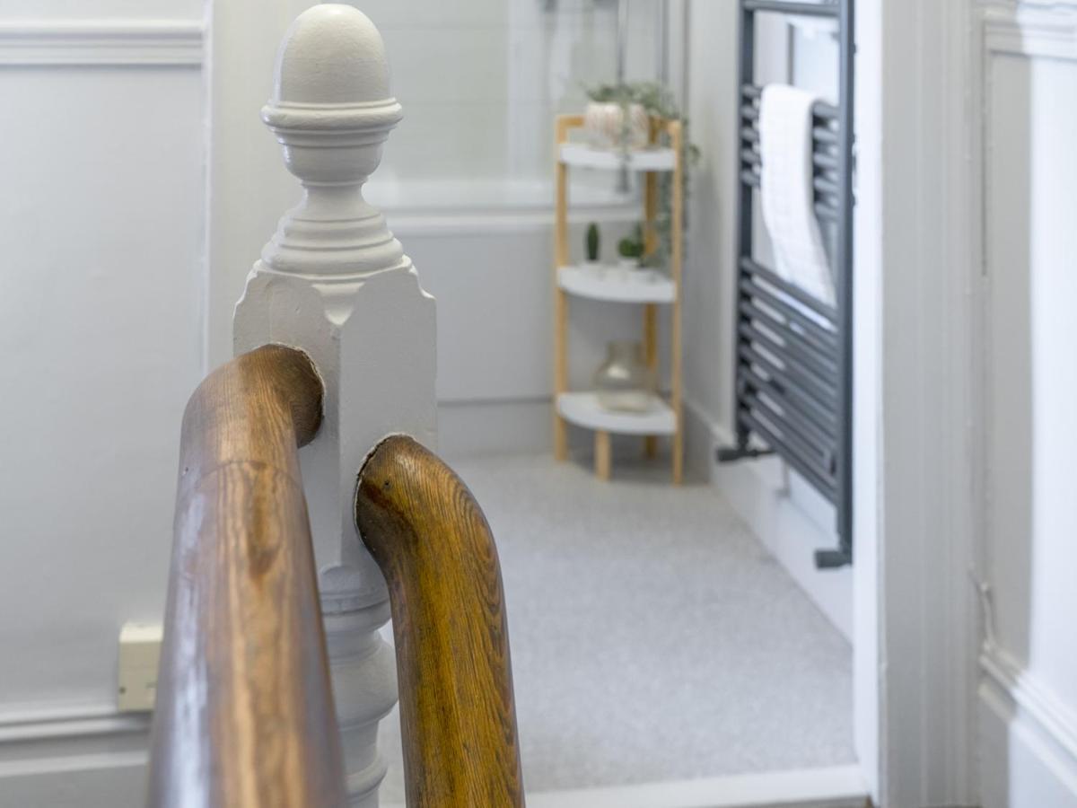 Pass The Keys Exquisite 3 Floor Townhouse Perfect Location Holiday home *