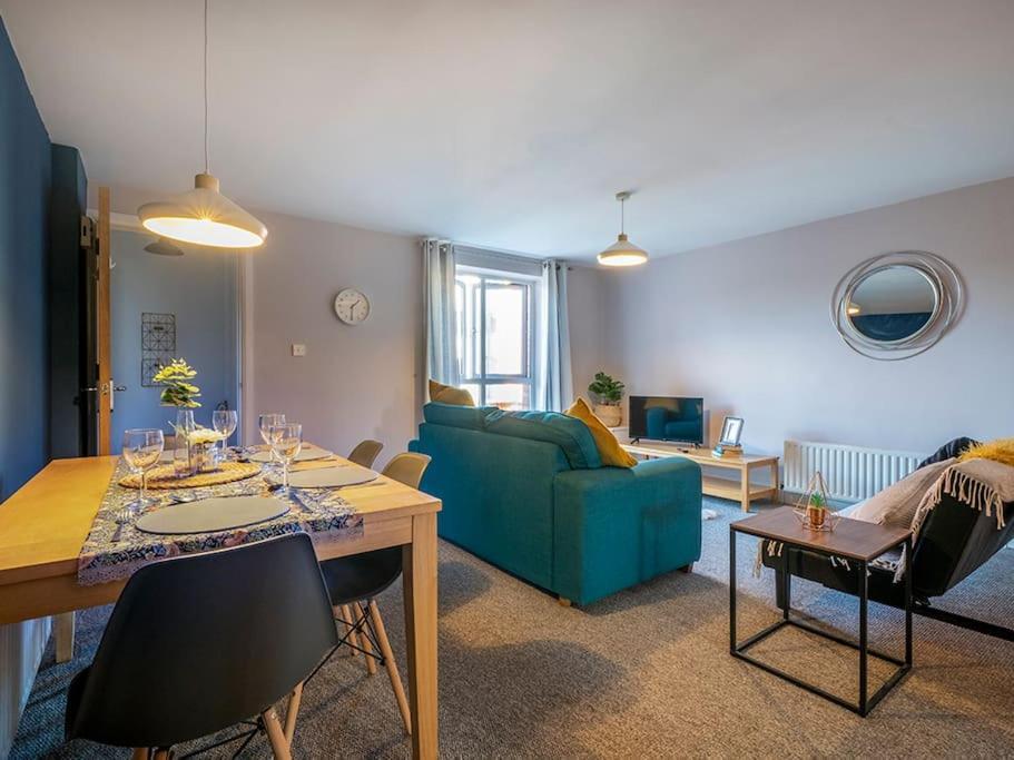 Lovely 2 Bedroom At Ormeau Park W/ Free Parking Apartment *