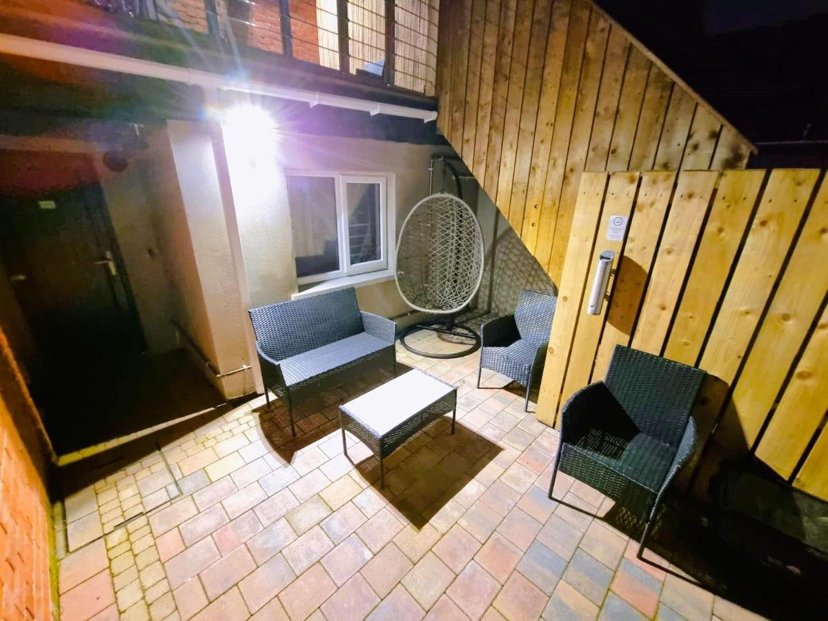 Lmk, Spacious 1 Bedroom Ground Floor Apartment, Ev Charger, Free Parking Wi-fi, Great Location * Belfast