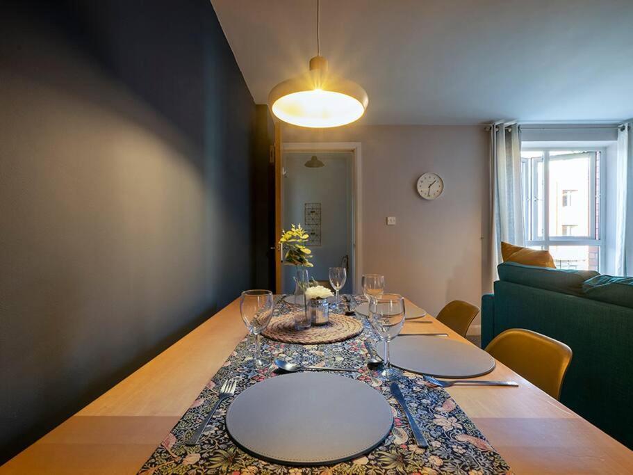 Apartment Lovely 2 Bedroom At Ormeau Park W/ Free Parking