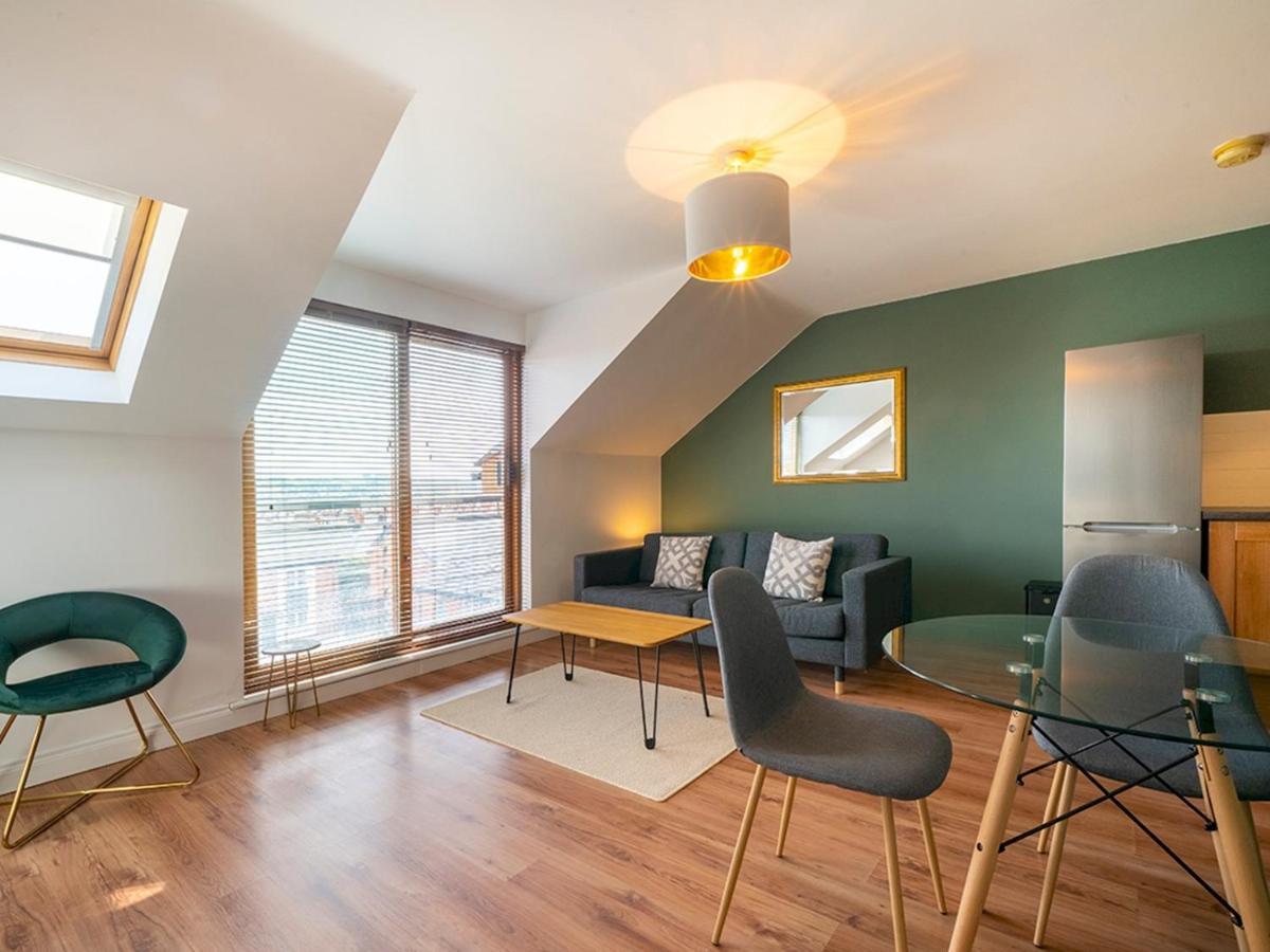 Titanic View Penthouse - Gated Complex - Parking