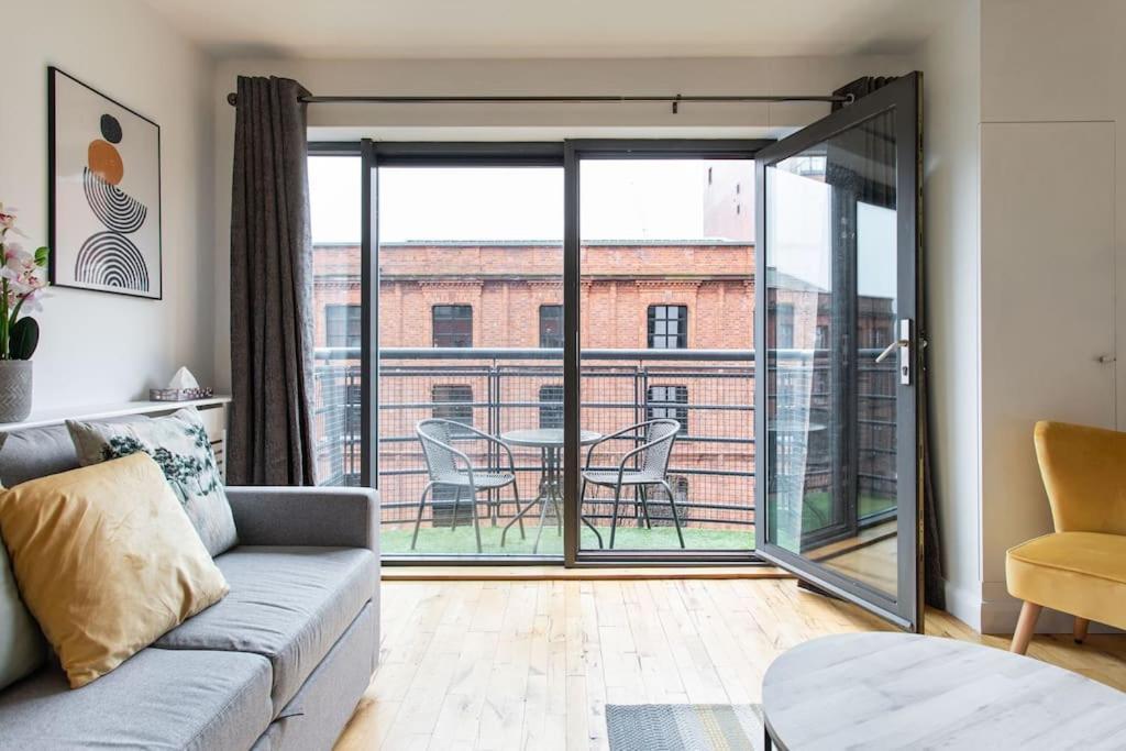 Centre Luxurious Free Parking Apartment *