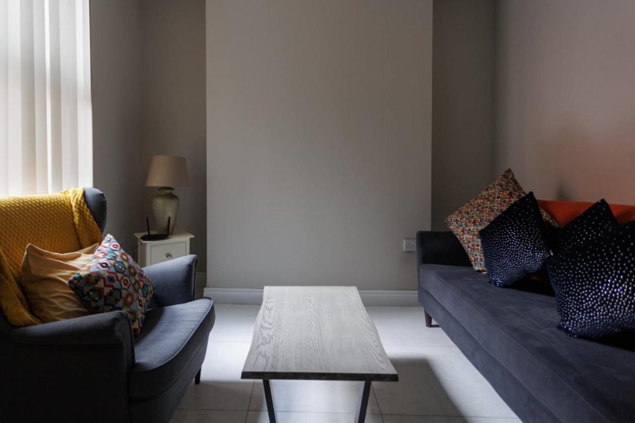 Apartment Chic Studio Central Sleeps 2. Belfast
