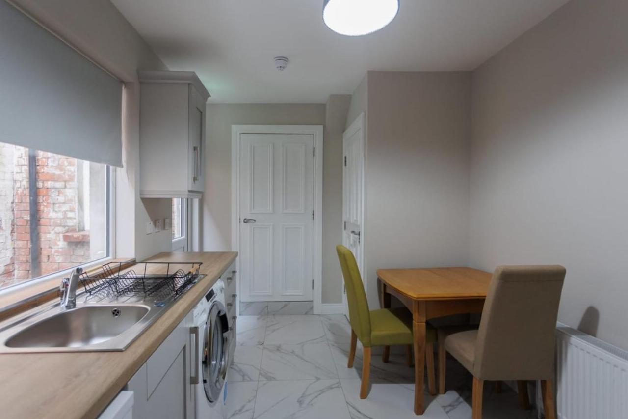 Apartment Chic Studio Central Sleeps 2. Belfast