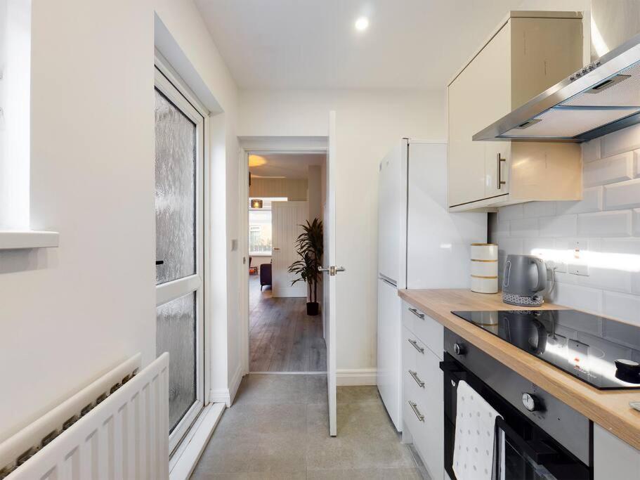 It's Broadway Baby! Great House Close To Centre Holiday home