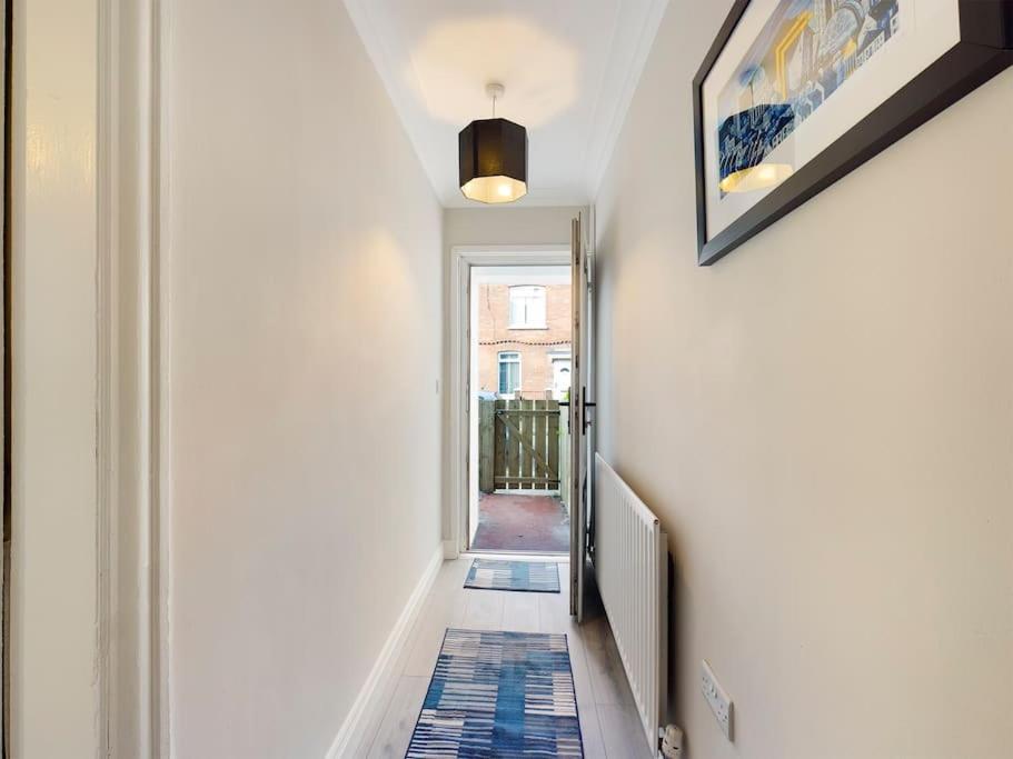 It's Broadway Baby! Great House Close To Centre Holiday home Belfast