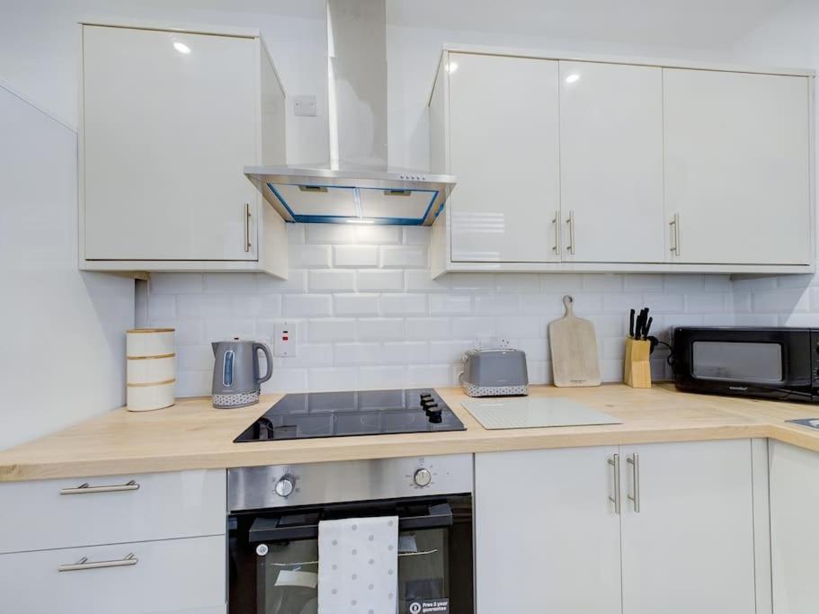 It's Broadway Baby! Great House Close To Centre * Belfast