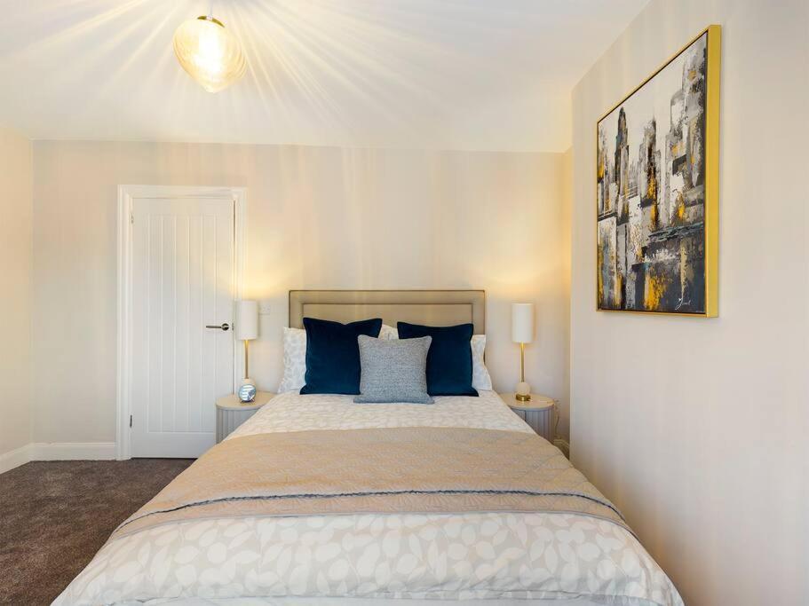 It's Broadway Baby! Great House Close To Centre Holiday home *