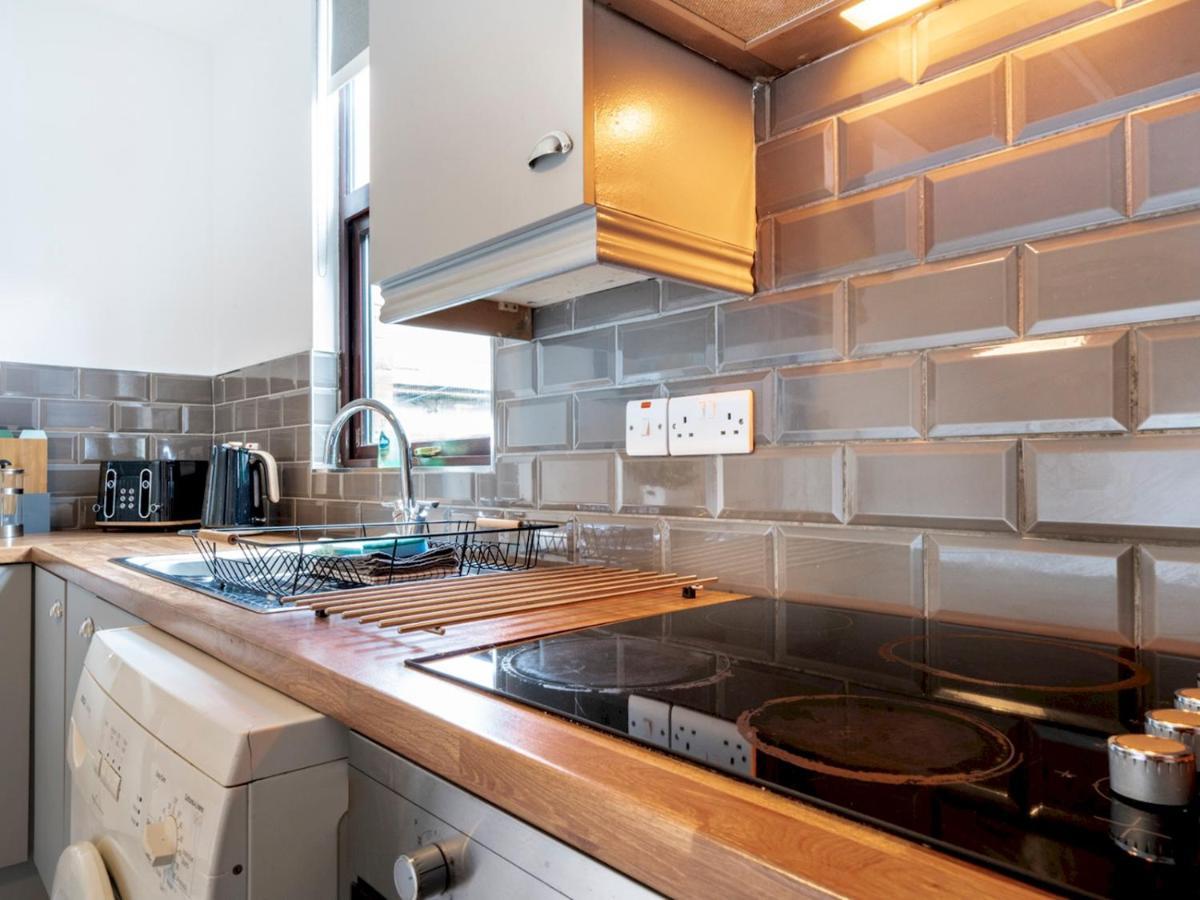 Apartment Pass The Keys Spacious Queens Uni Beside Cafes And Restaurants