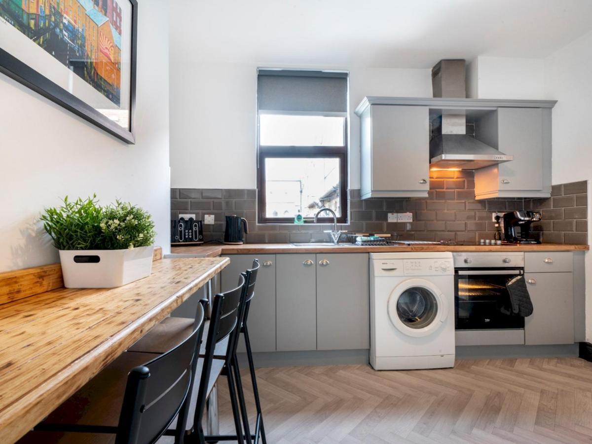 Pass The Keys Spacious Queens Uni Beside Cafes And Restaurants Apartment *