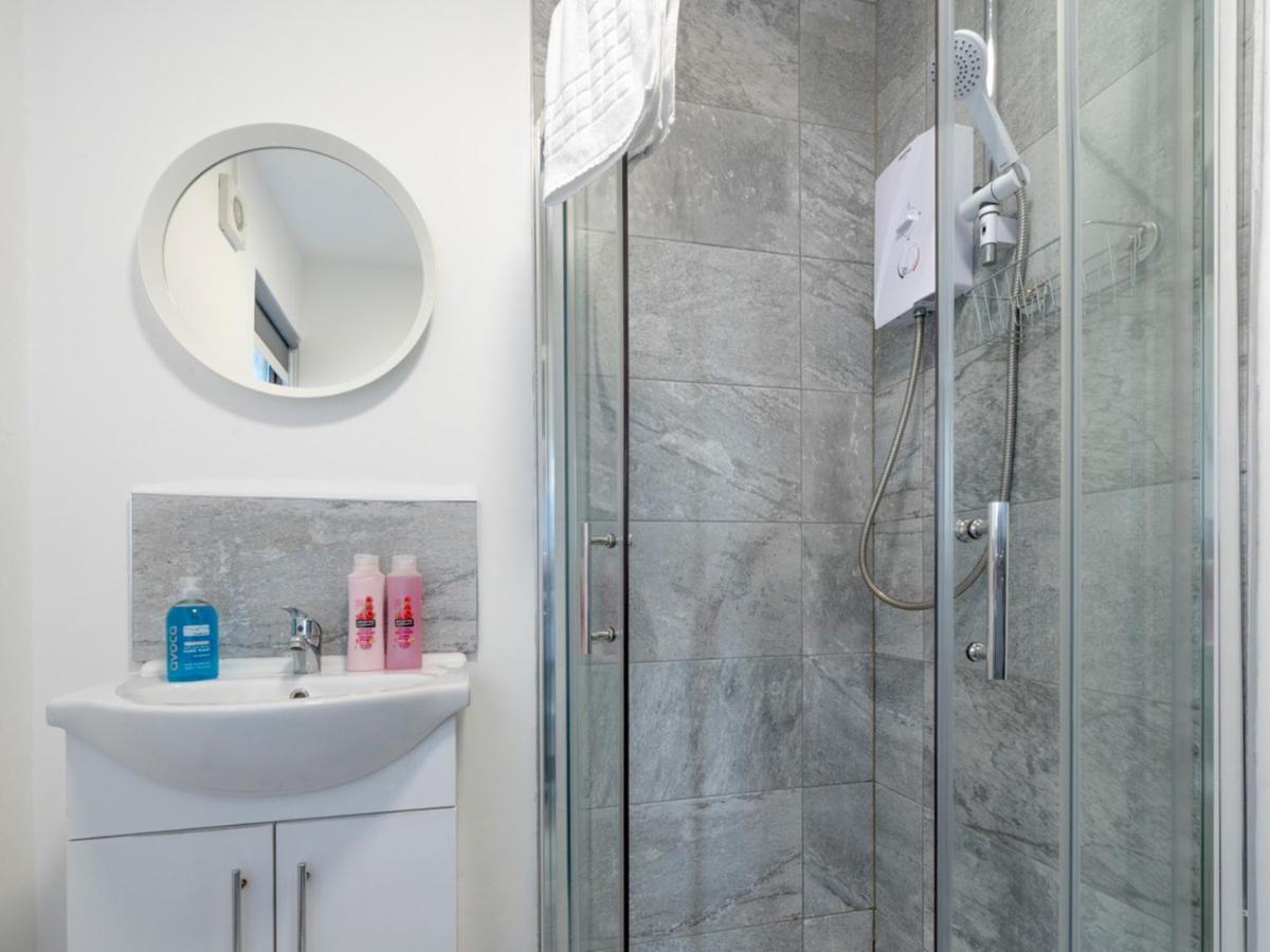 Apartment Pass The Keys Spacious Queens Uni Beside Cafes And Restaurants *