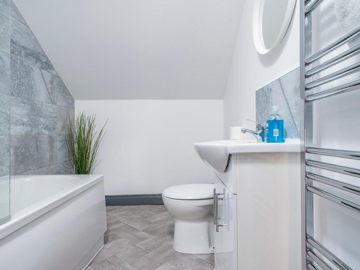 Apartment Pass The Keys Spacious Queens Uni Beside Cafes And Restaurants