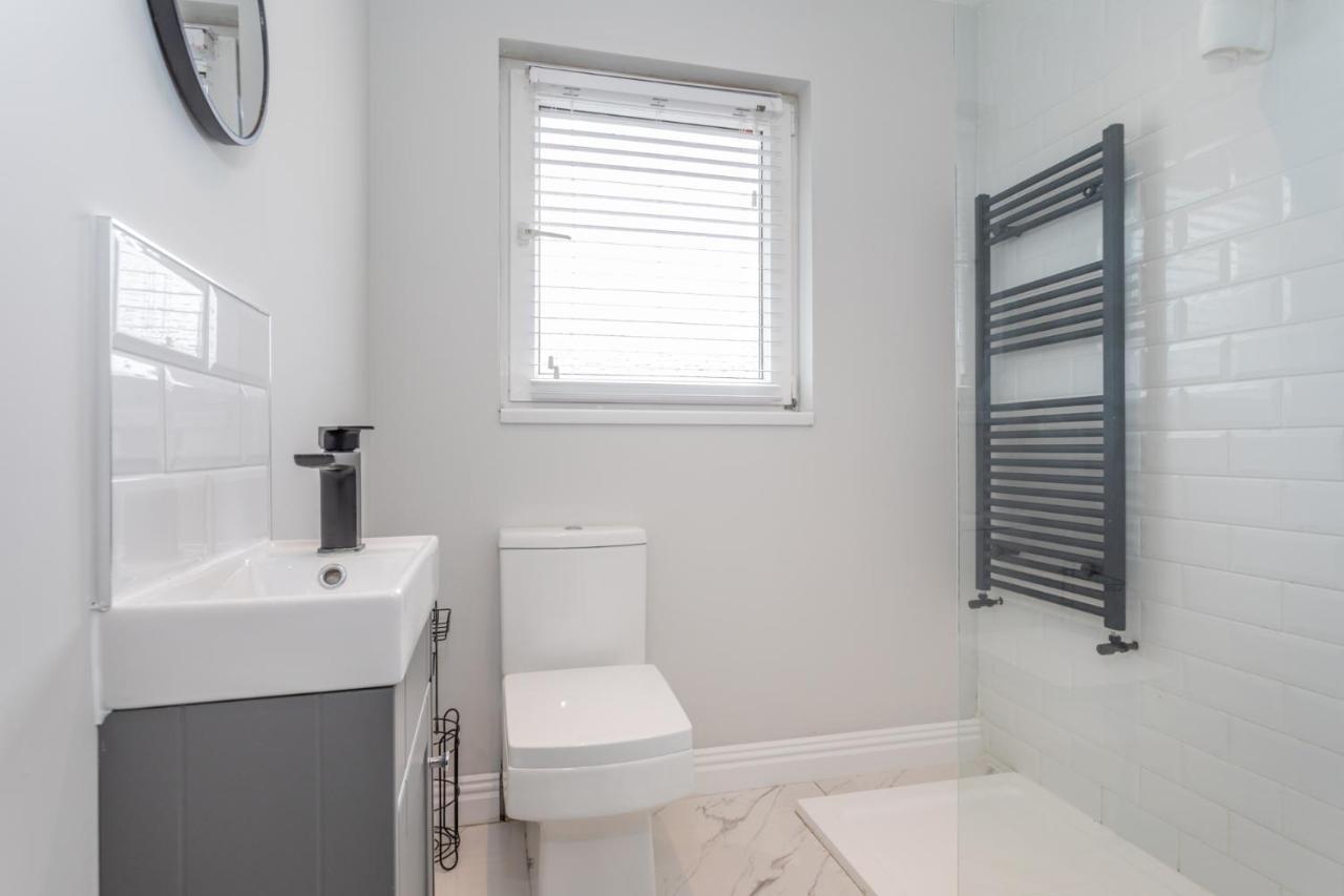 2 Bedroom Apartment *