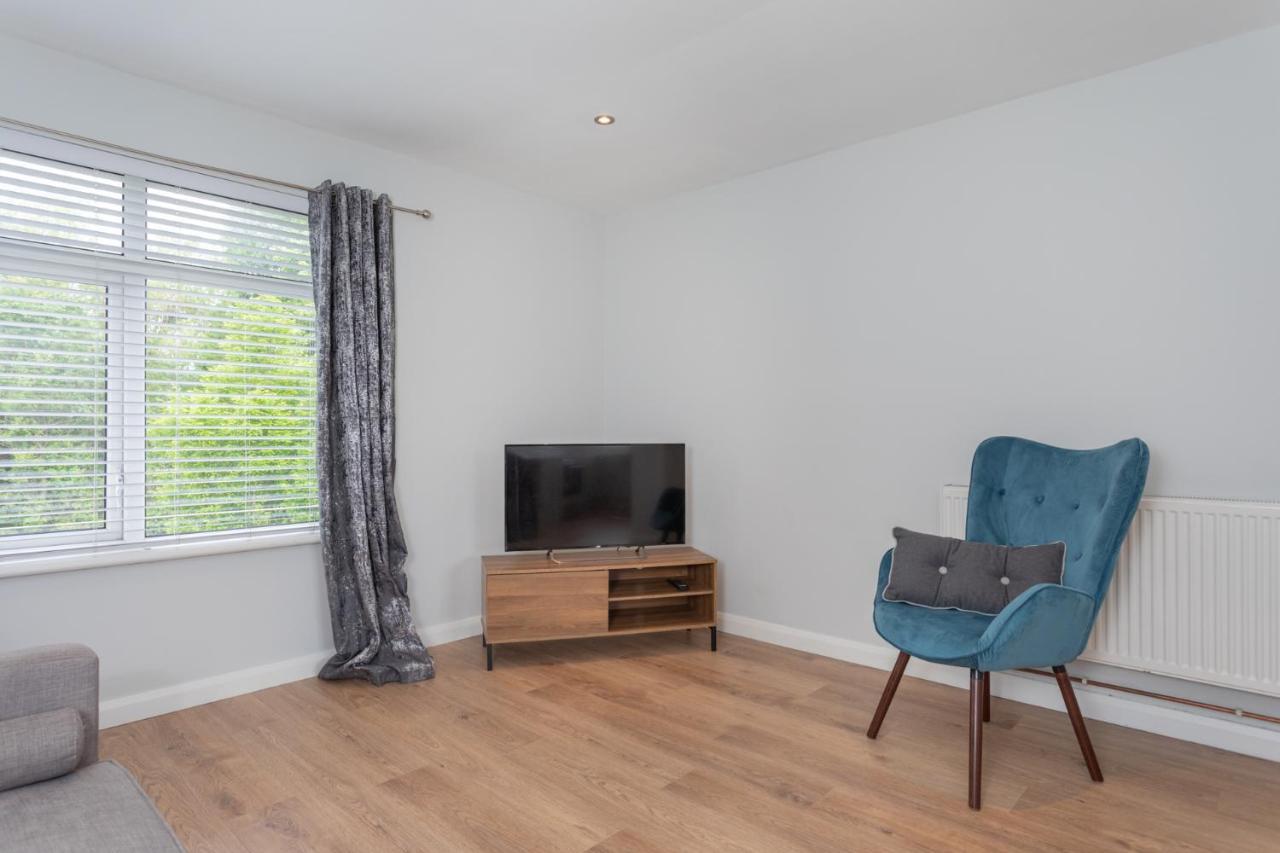 2 Bedroom Apartment *
