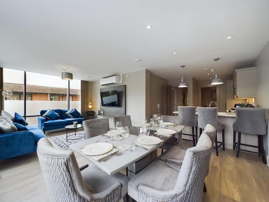 Apartment Bradbury On Lisburn Road By Lesley *