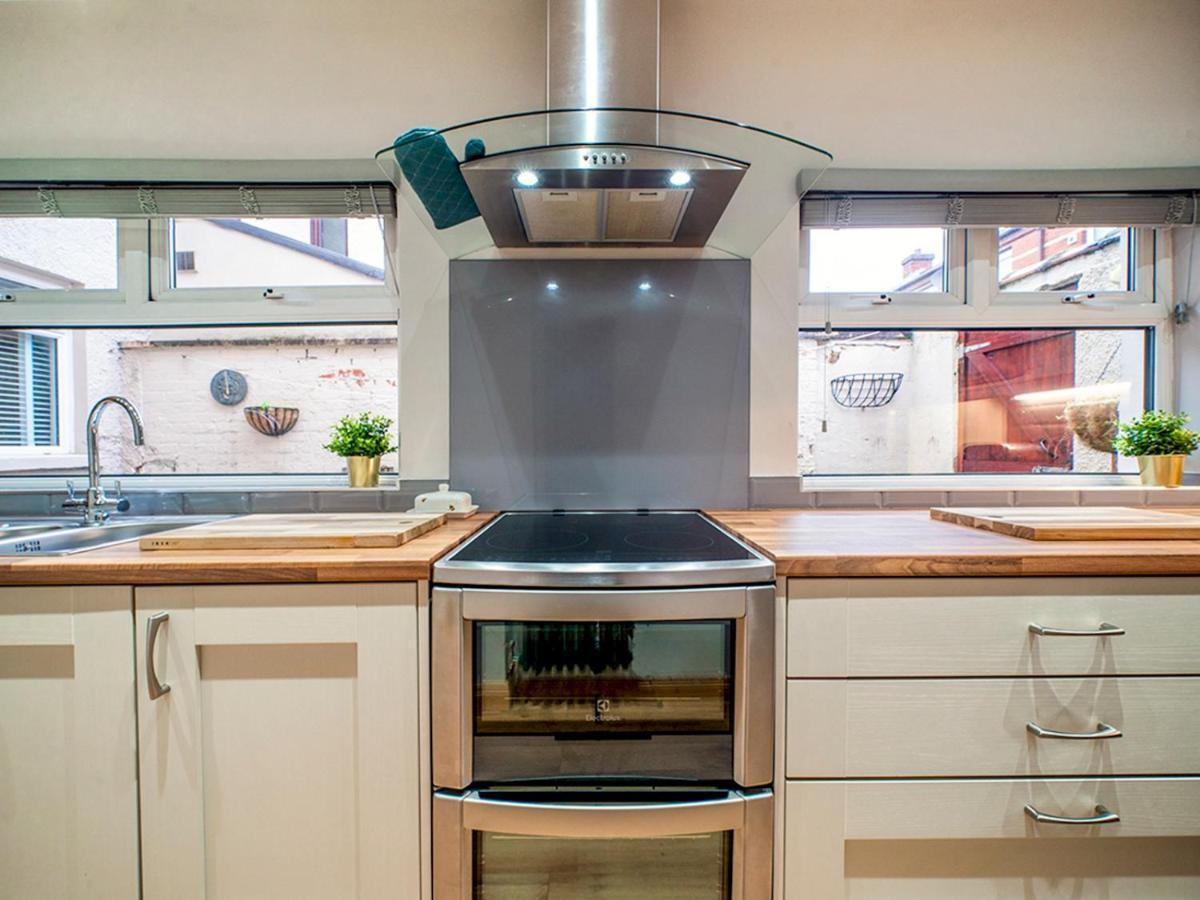 Pass The Keys Stunning 2br Townhouse In Belfasts Location *