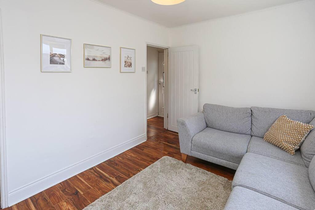 2 Bedroom House In With Garden Holiday home