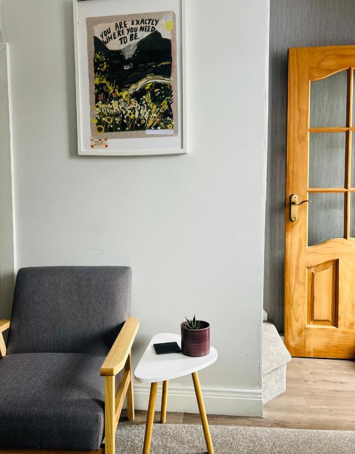 The Lucky Oak Apartment *