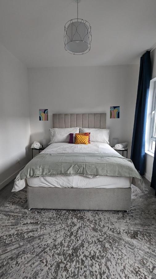 Stylish Family House Close To Heart Of With Free Parking Apartment