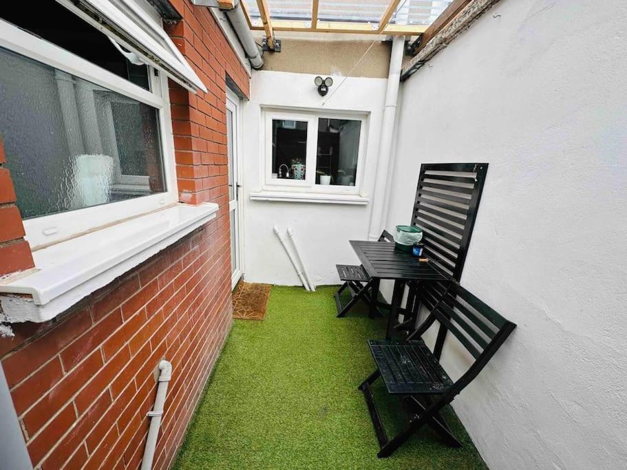 Holiday home Cosy House With Floating Beds In Belfast