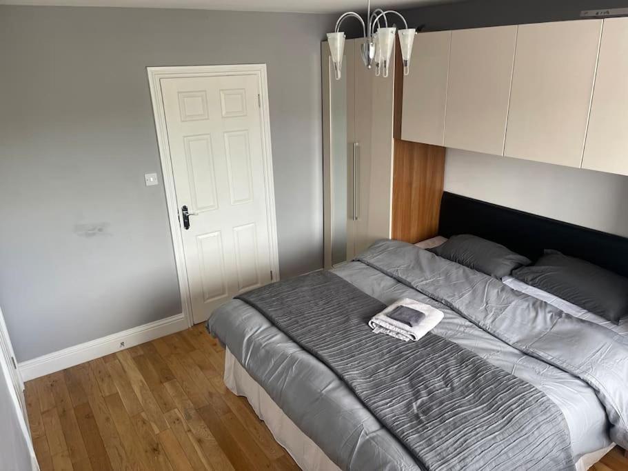 Mayfield Square Apartment