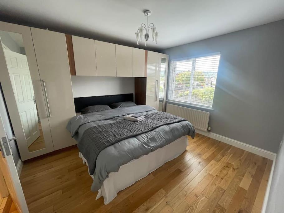 Mayfield Square Apartment