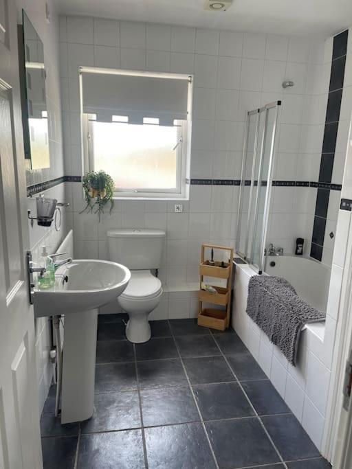 Mayfield Square Apartment *
