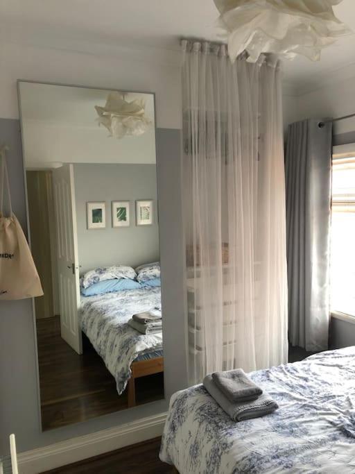 Cosy Two Bed Terraced House 7min Drive From Belfast