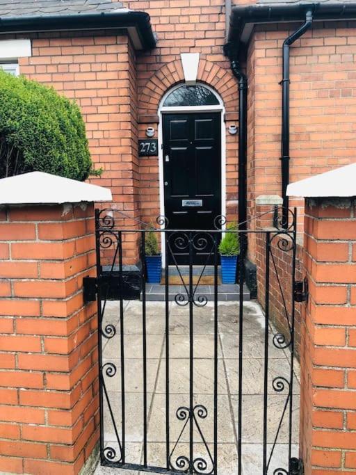 Cosy Two Bed Terraced House 7min Drive From Holiday home Belfast