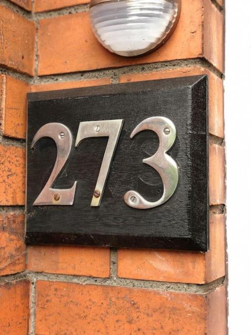 Cosy Two Bed Terraced House 7min Drive From Holiday home